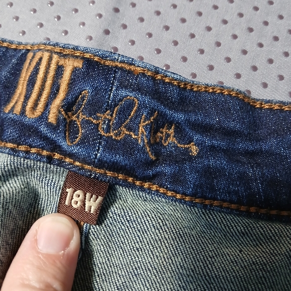 KUT From the Kloth Woman CARLO Ankle Skinny Raw Hem Plus Size Jeans Size: 18 - Picture 2 of 14